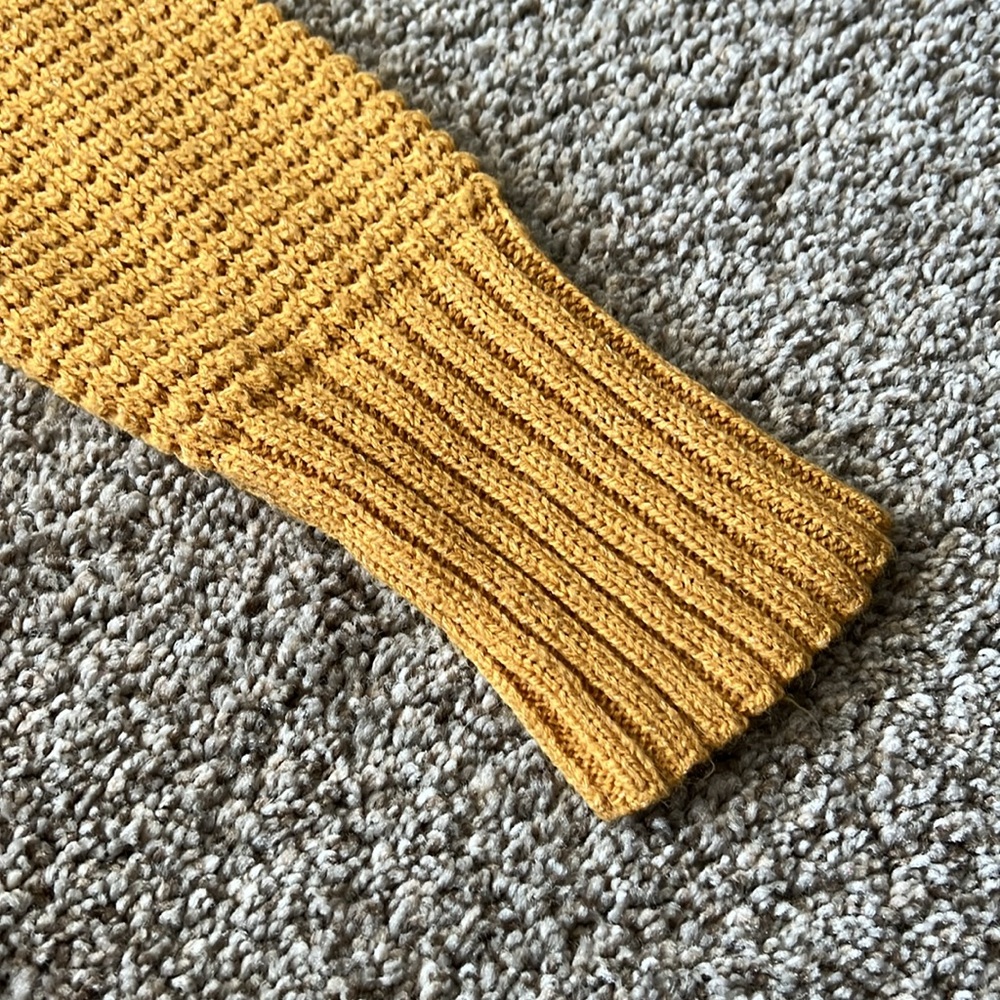 Sweaters - Picture 14 of 16
